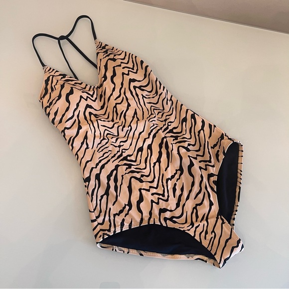 VENUS One-Piece Swimsuit Tiger Print Strappy Back High-Cut Size 8 - Picture 12 of 12